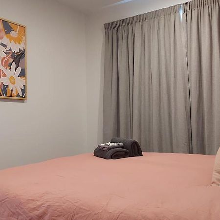 Sleek Suite By The Sand 1-Bedroom Dunedin Exterior photo